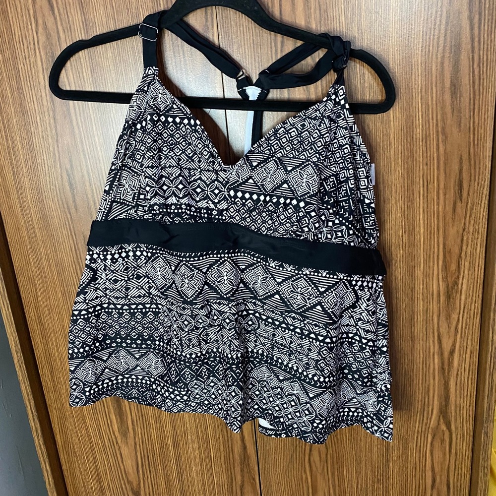 Kona Sol Tankini Top Women 16W Black White Geometric Tribal Racerback Swimwear